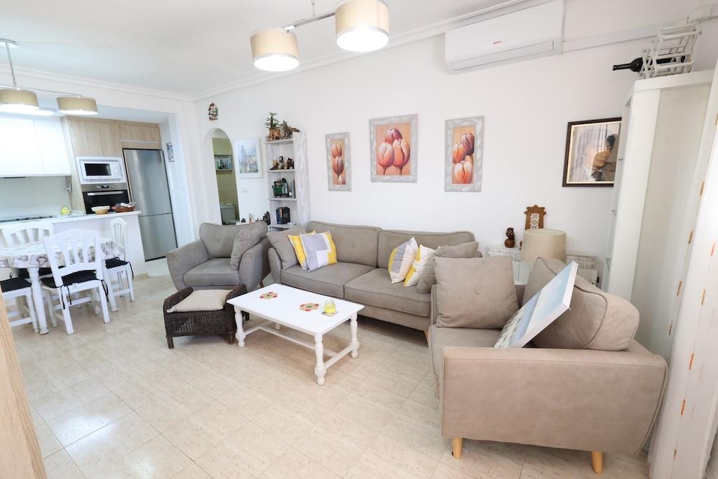 Garden in bungalow for sale in Orihuela Costa