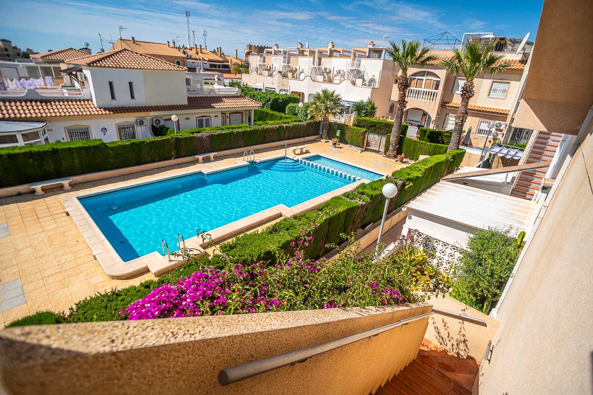 Discover this exceptionally spacious and Mediterranean-style first-floor apartment located in the sought-after La Florida in Orihuela Costa, on the sun-drenched Costa Blanca