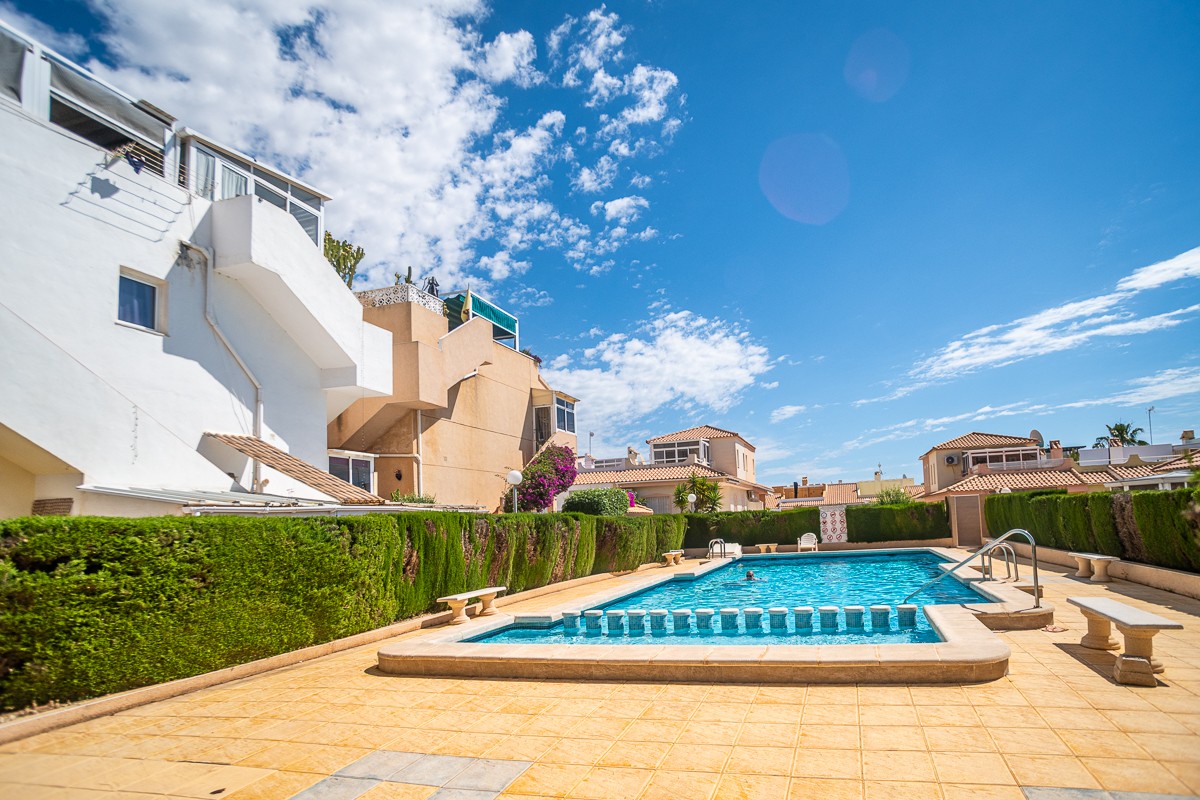 Discover this exceptionally spacious and Mediterranean-style first-floor apartment located in the sought-after La Florida in Orihuela Costa, on the sun-drenched Costa Blanca