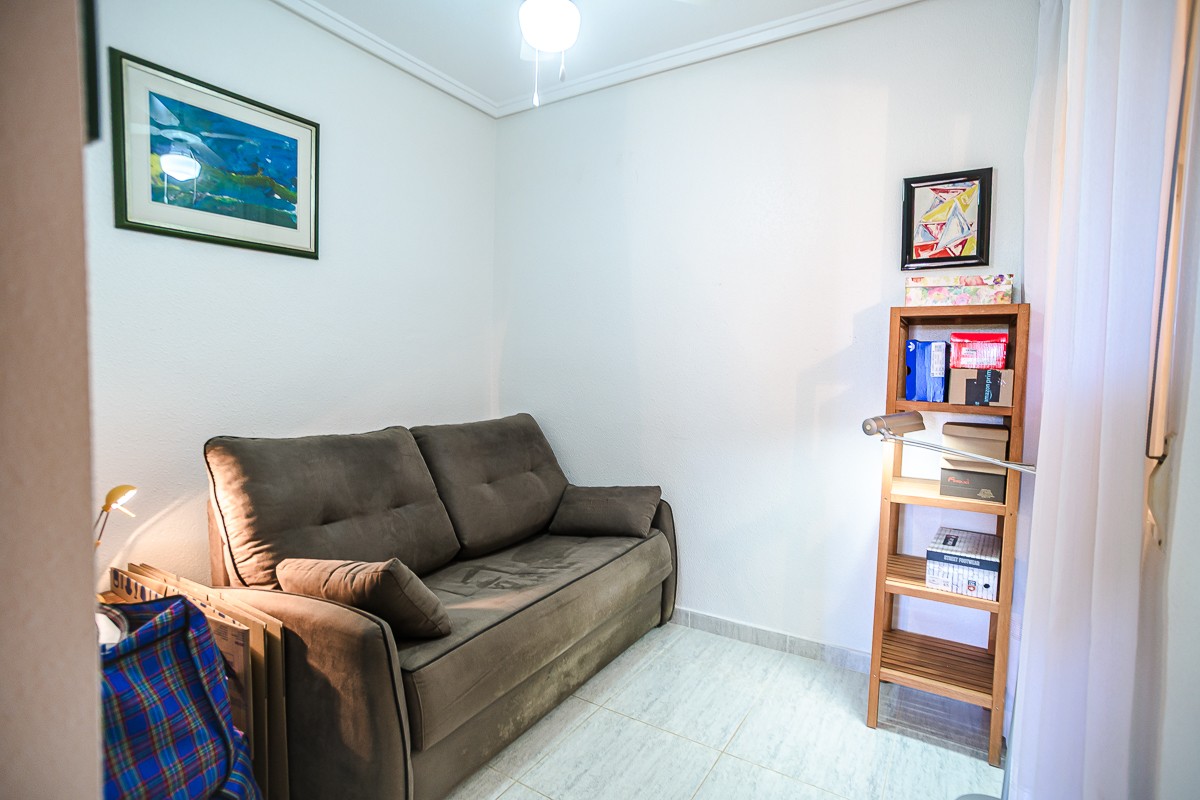 Living room in apartment for sale in Alicante