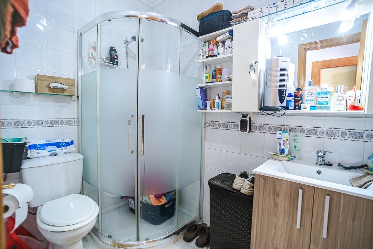 Bathroom in apartment for sale in Alicante