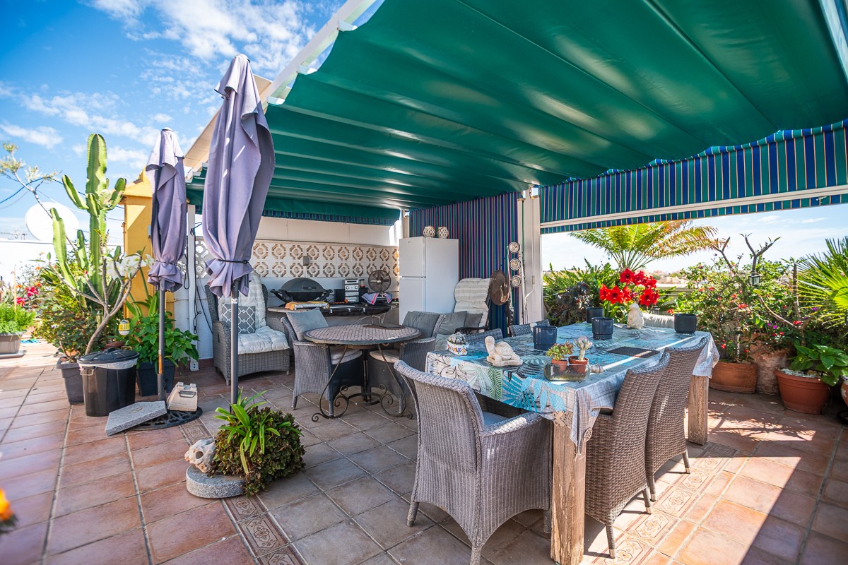 Pool area in apartment for sale in Alicante