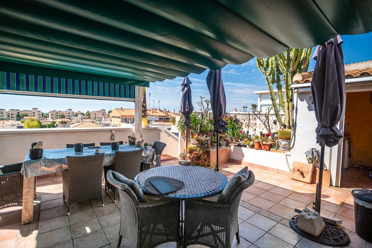 Bedroom in apartment for sale in Alicante