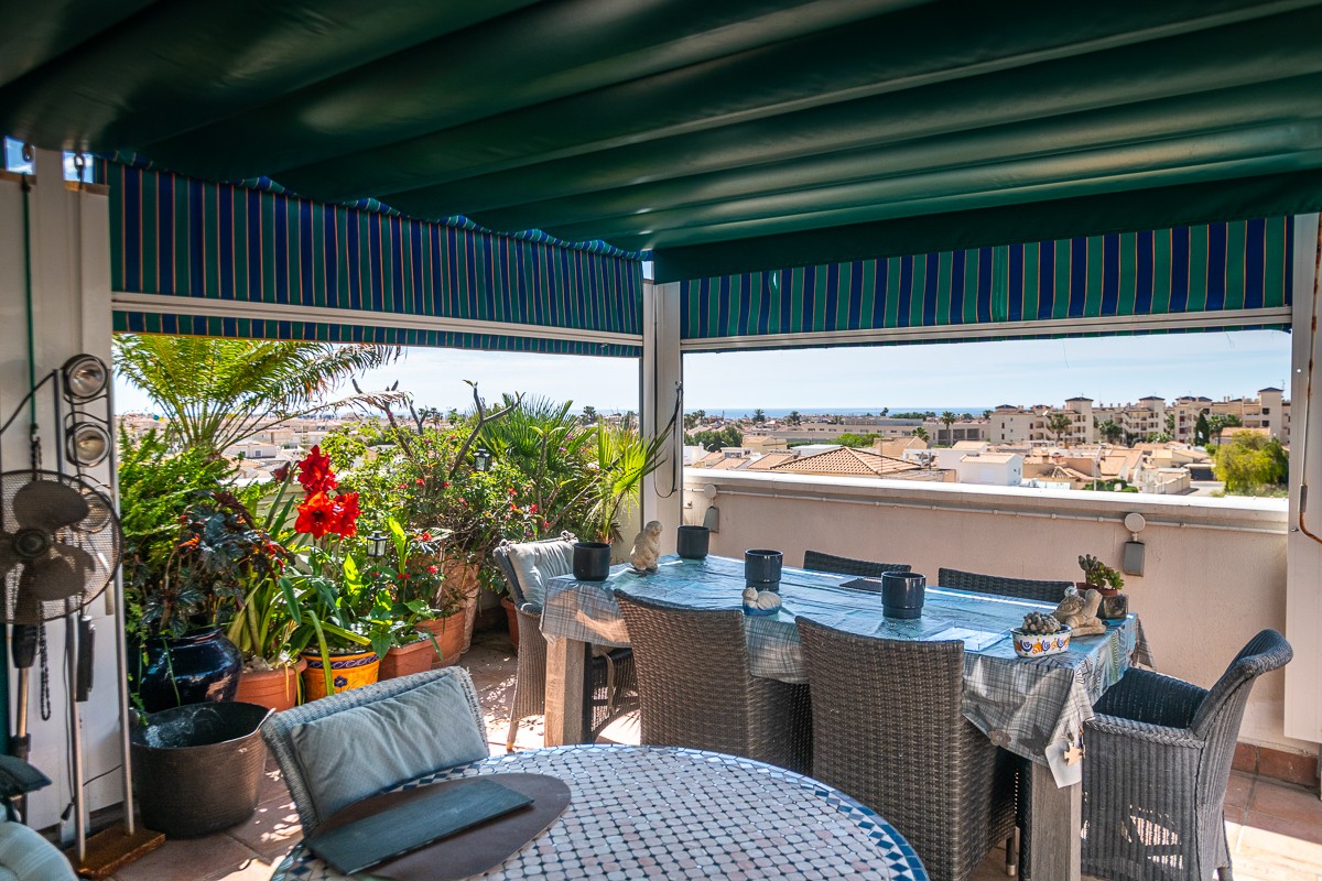 Living room in apartment for sale in Alicante