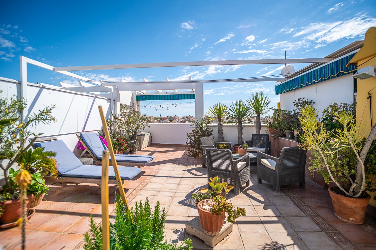 Master bedroom in apartment for sale in Alicante