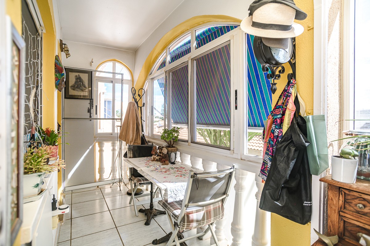 Discover this exceptionally spacious and Mediterranean-style first-floor apartment located in the sought-after La Florida in Orihuela Costa, on the sun-drenched Costa Blanca