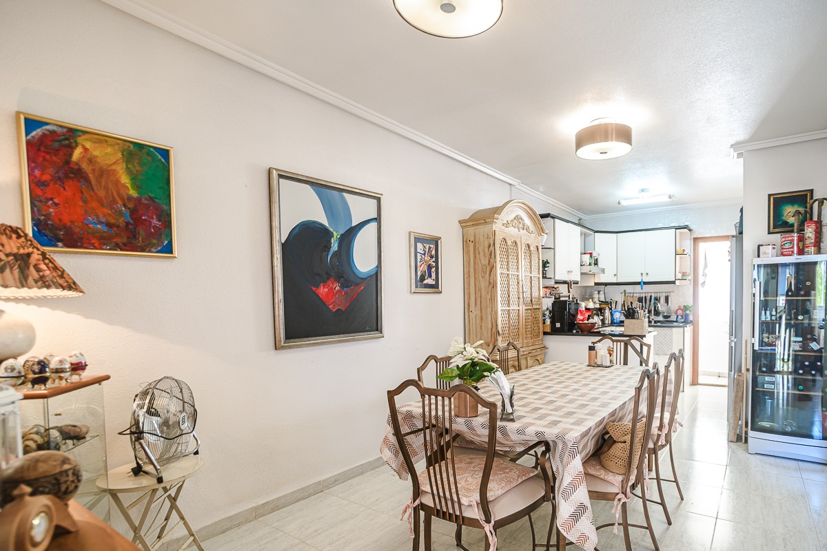 Terrace in apartment for sale in Alicante
