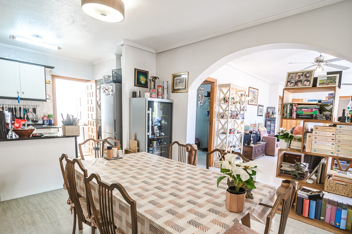 Pool area in apartment for sale in Alicante