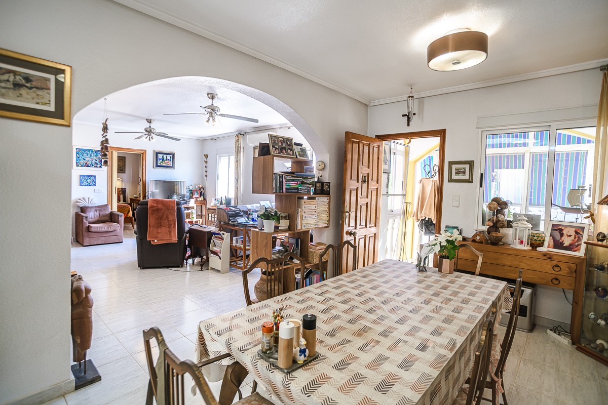 Bedroom in apartment for sale in Alicante