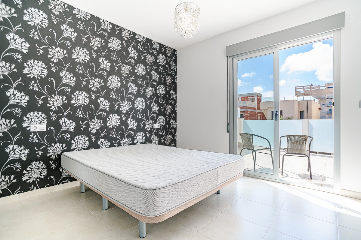 Bathroom in villa for sale in San Pedro del Pinatar