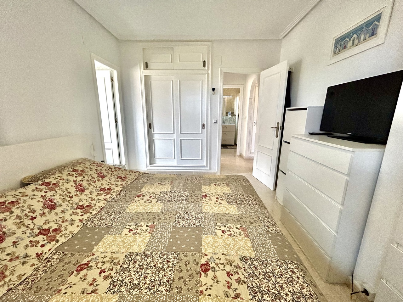 Master bedroom in villa for sale in Villamartin