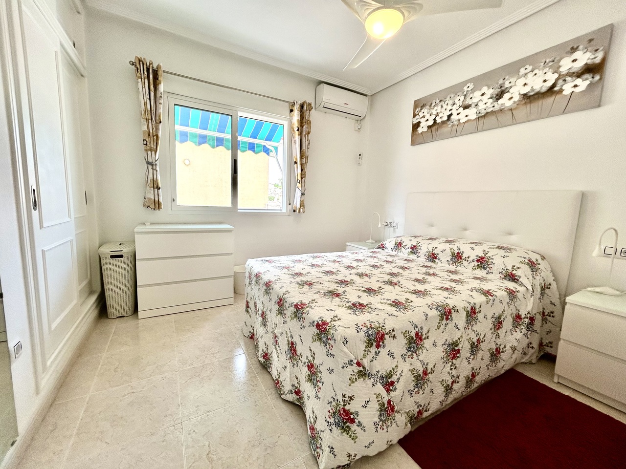 Pool area in villa for sale in Villamartin