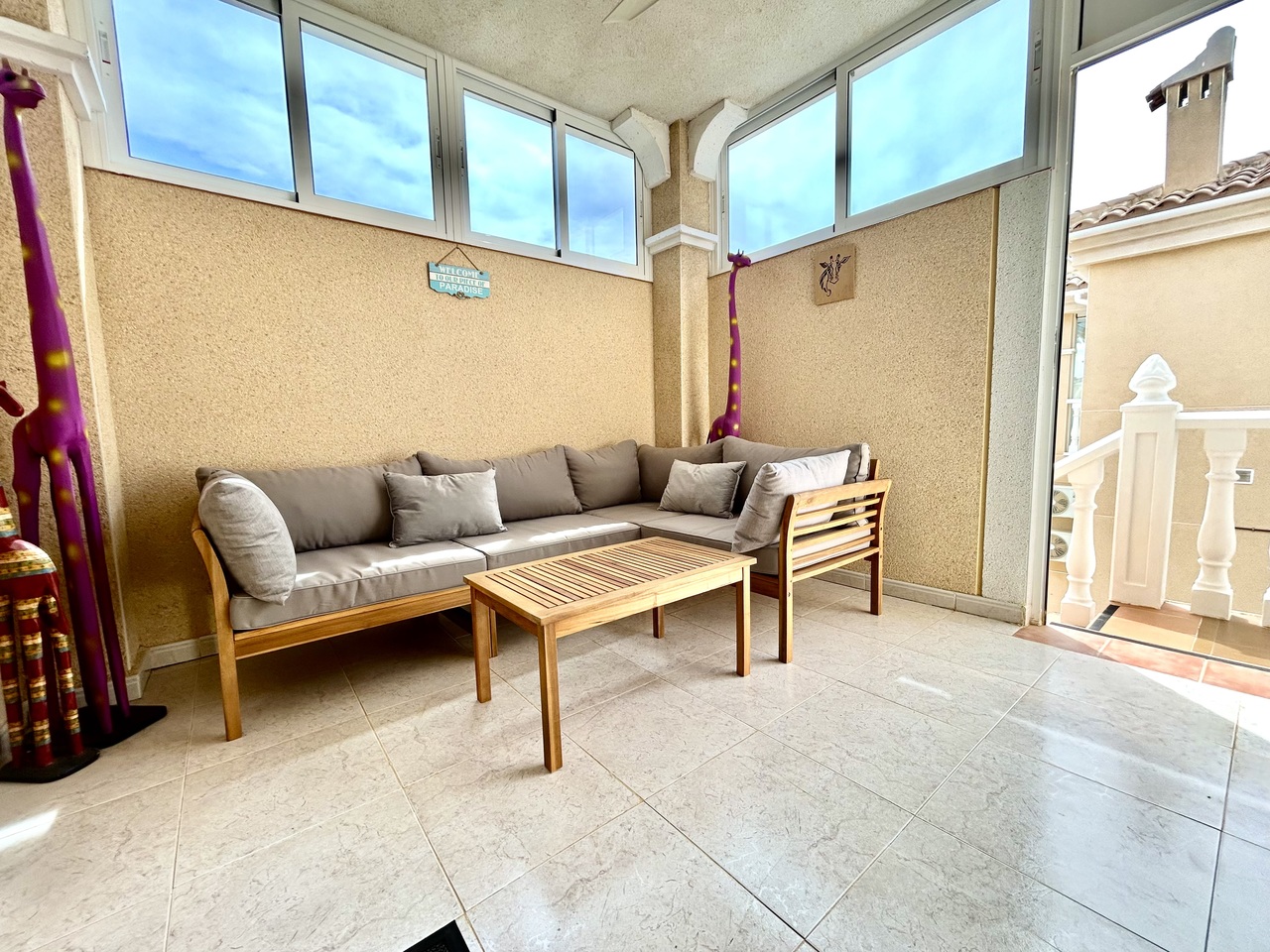 Living room in villa for sale in Villamartin