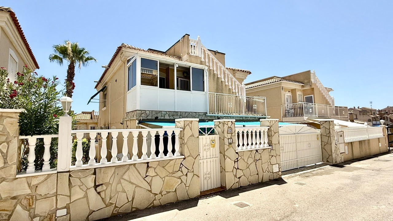 Kitchen in villa for sale in Villamartin