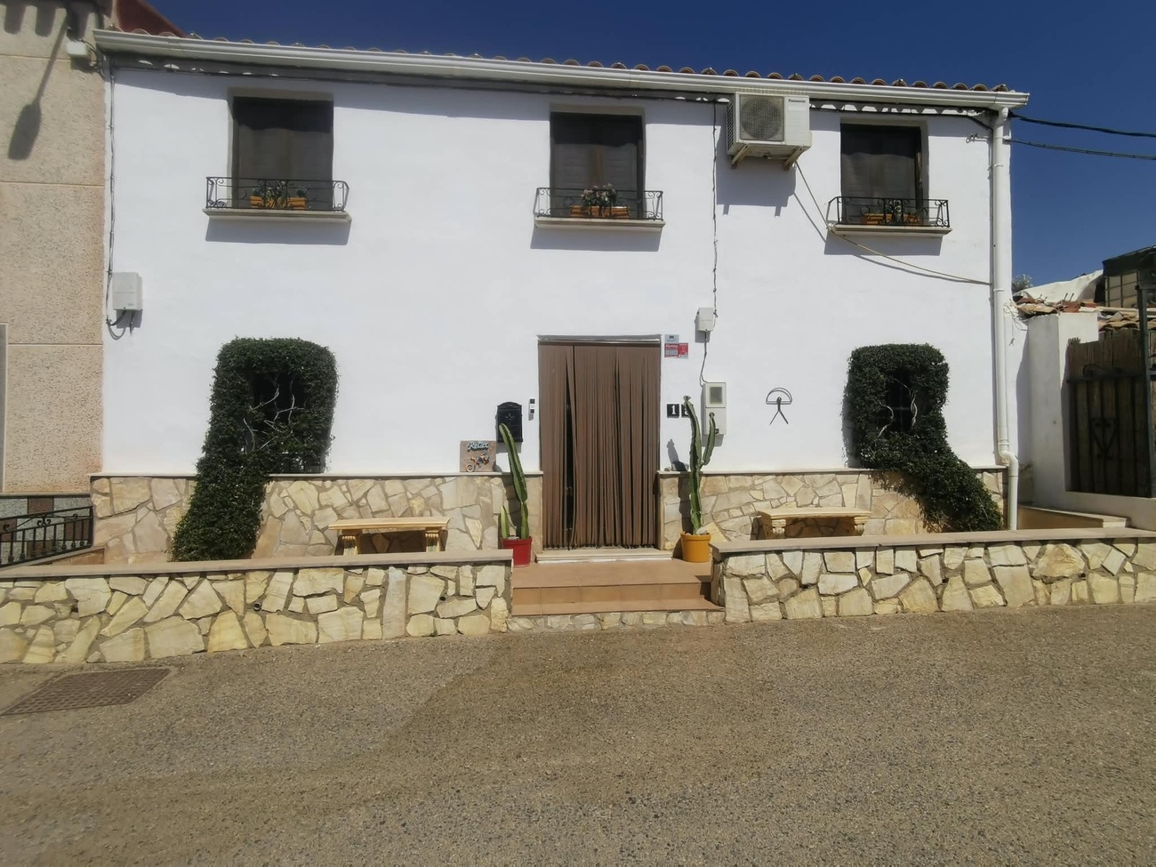 Beautifully Renovated 4/5 Bedroom Village Property with Private Pool, Large Garden & Country ViewsLas Labores, Huércal-Overa, AlmeríaThis beautifully renovated 4/5 bedroom, 4-bathroom property offers a wonderful combination of traditional character, gener