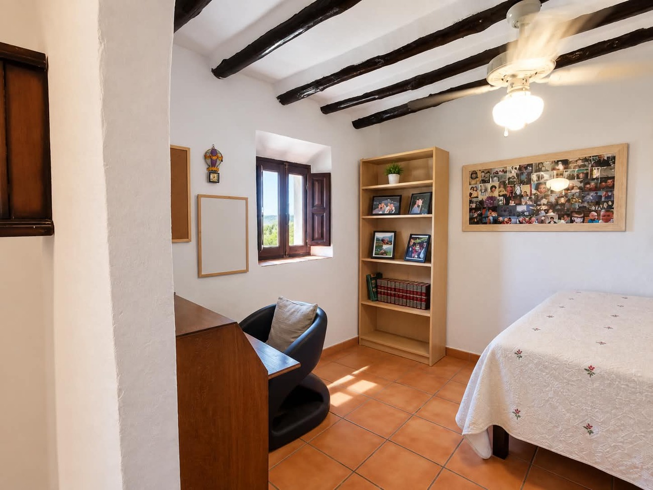 Beautifully Renovated 4/5 Bedroom Village Property with Private Pool, Large Garden & Country ViewsLas Labores, Huércal-Overa, AlmeríaThis beautifully renovated 4/5 bedroom, 4-bathroom property offers a wonderful combination of traditional character, gener