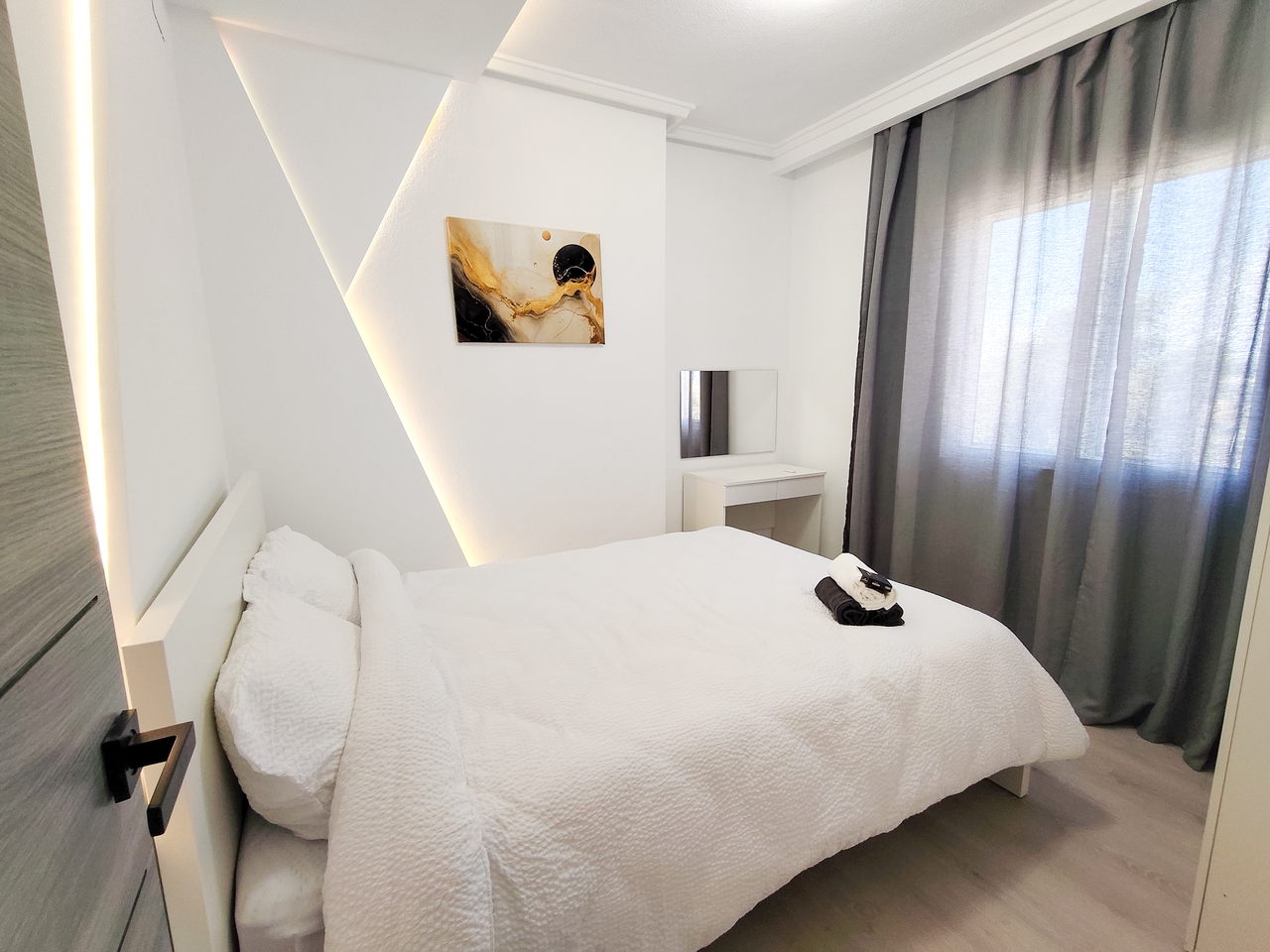 Master bedroom in apartment for sale in Torrevieja