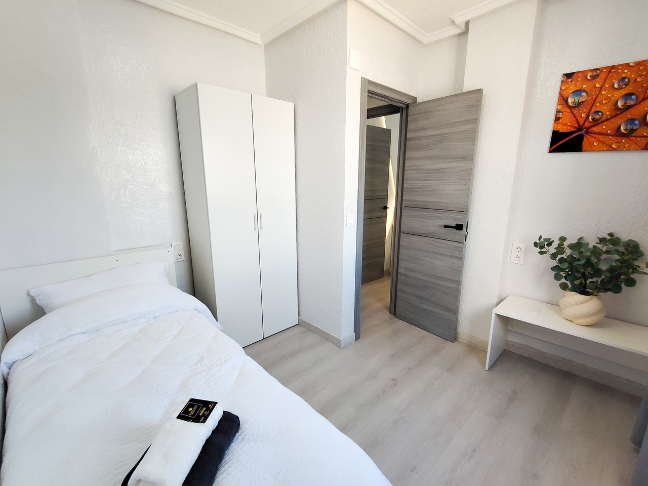 Master bedroom in apartment for sale in Torrevieja