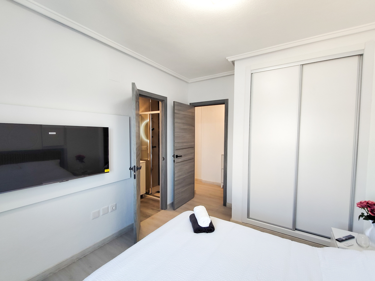 Bedroom in apartment for sale in Torrevieja