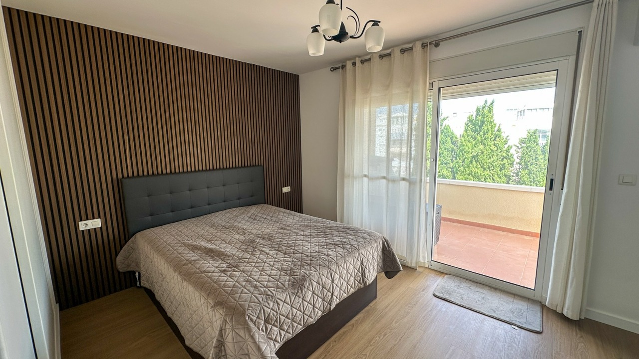 Master bedroom in villa for sale in Villamartin