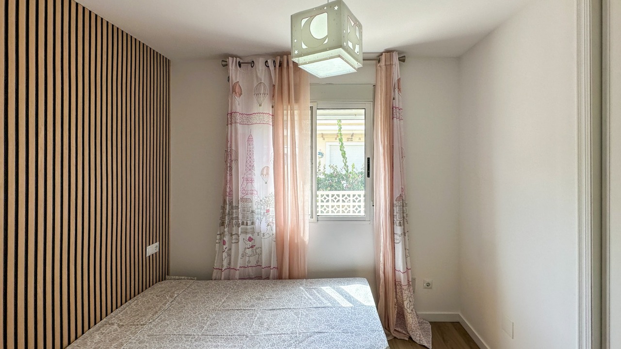 Beautiful 3-bedroom villa in Villamartin, Alicante, offering views of the Mediterranean Sea and the salt lakes of Torrevieja