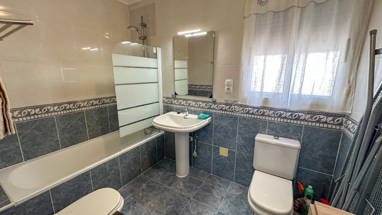 Bedroom in villa for sale in Villamartin