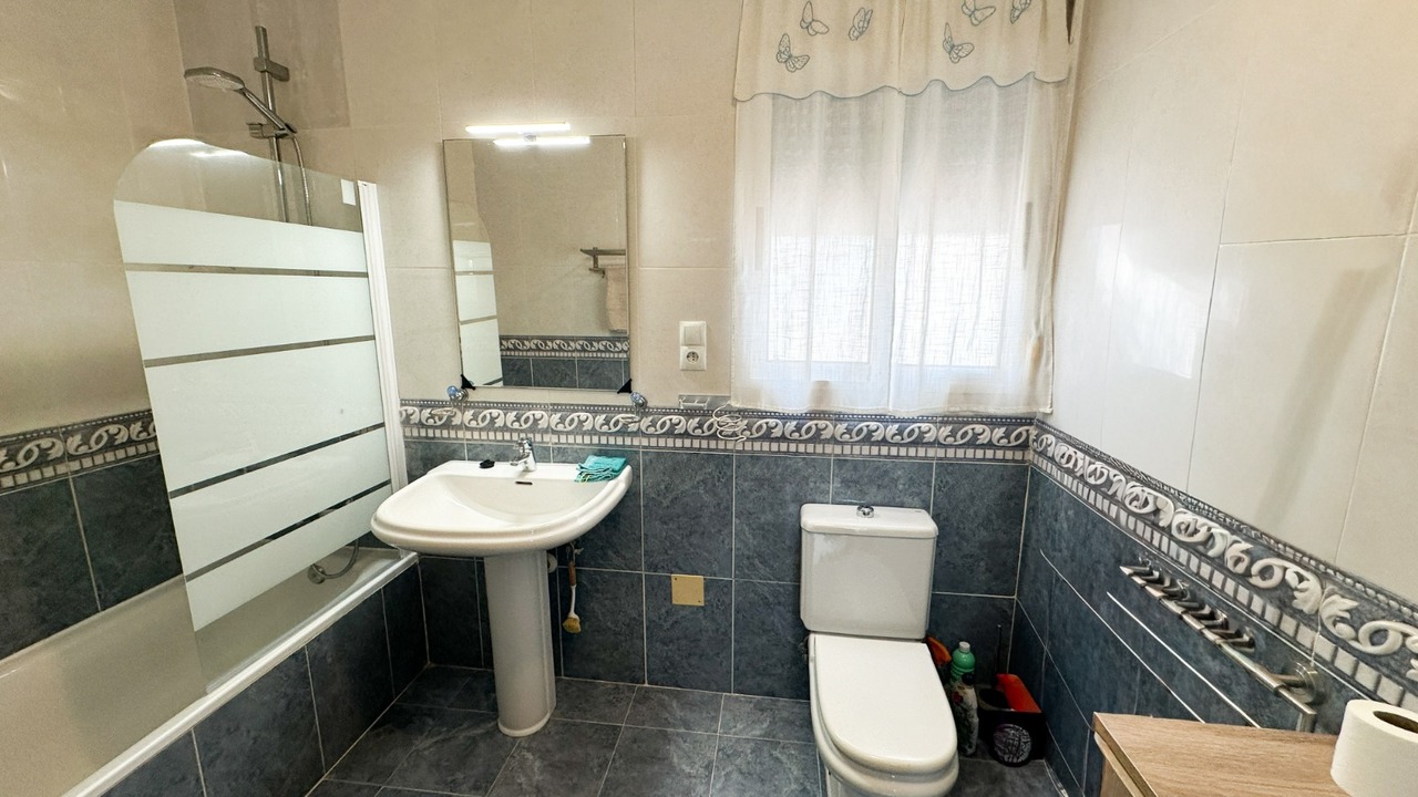 Master bedroom in villa for sale in Villamartin