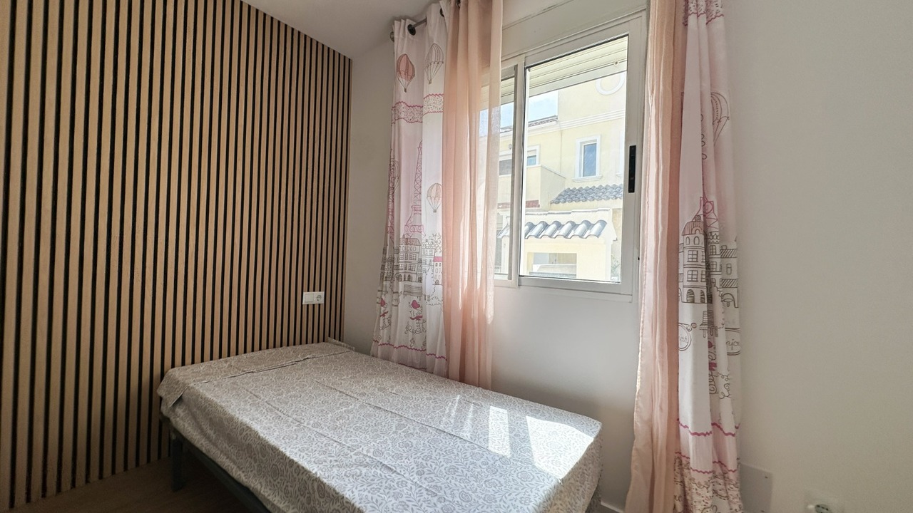 Beautiful 3-bedroom villa in Villamartin, Alicante, offering views of the Mediterranean Sea and the salt lakes of Torrevieja