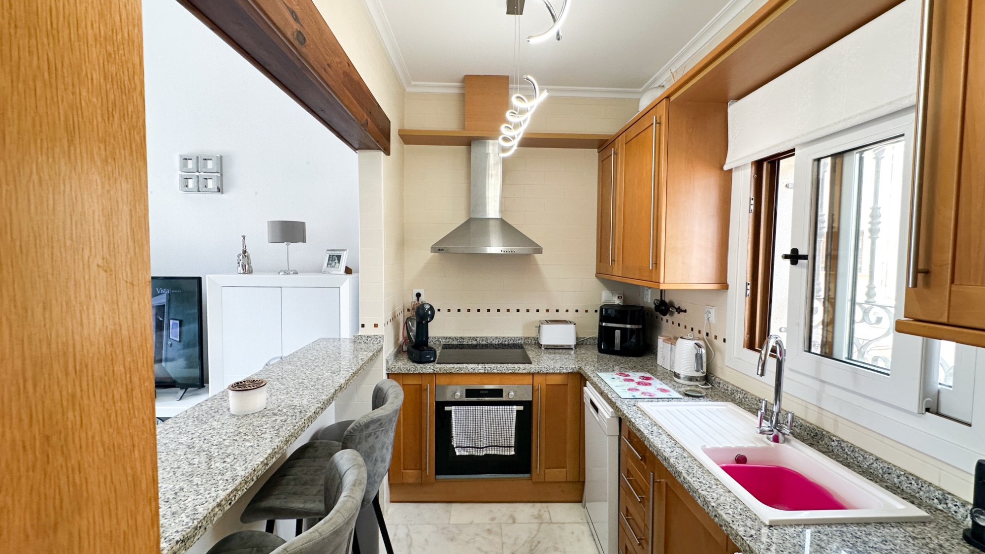 Stunning single-level 2-bedroom, 2-bathroom townhouse on La Finca Golf, built in 2011