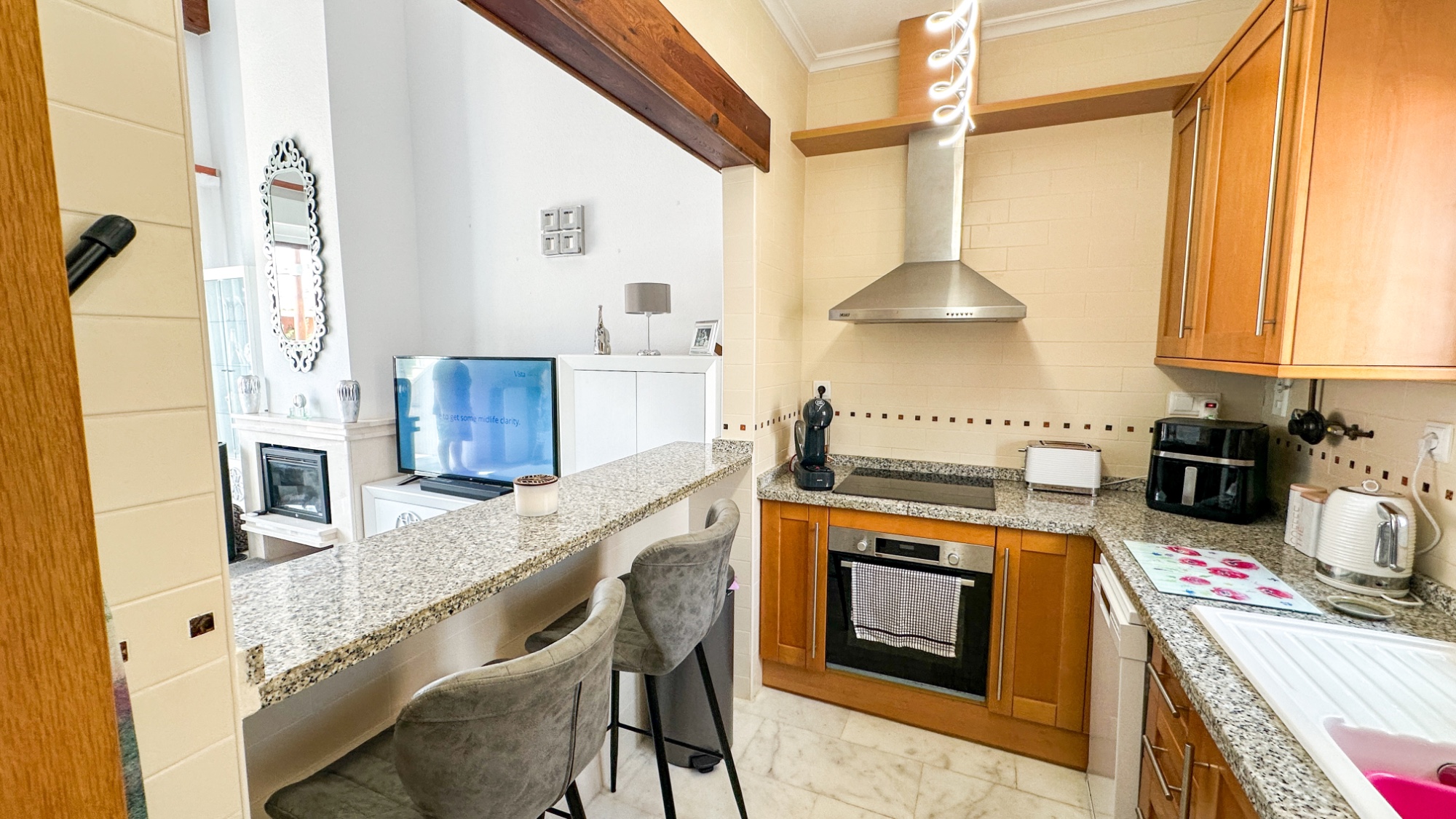 Stunning single-level 2-bedroom, 2-bathroom townhouse on La Finca Golf, built in 2011