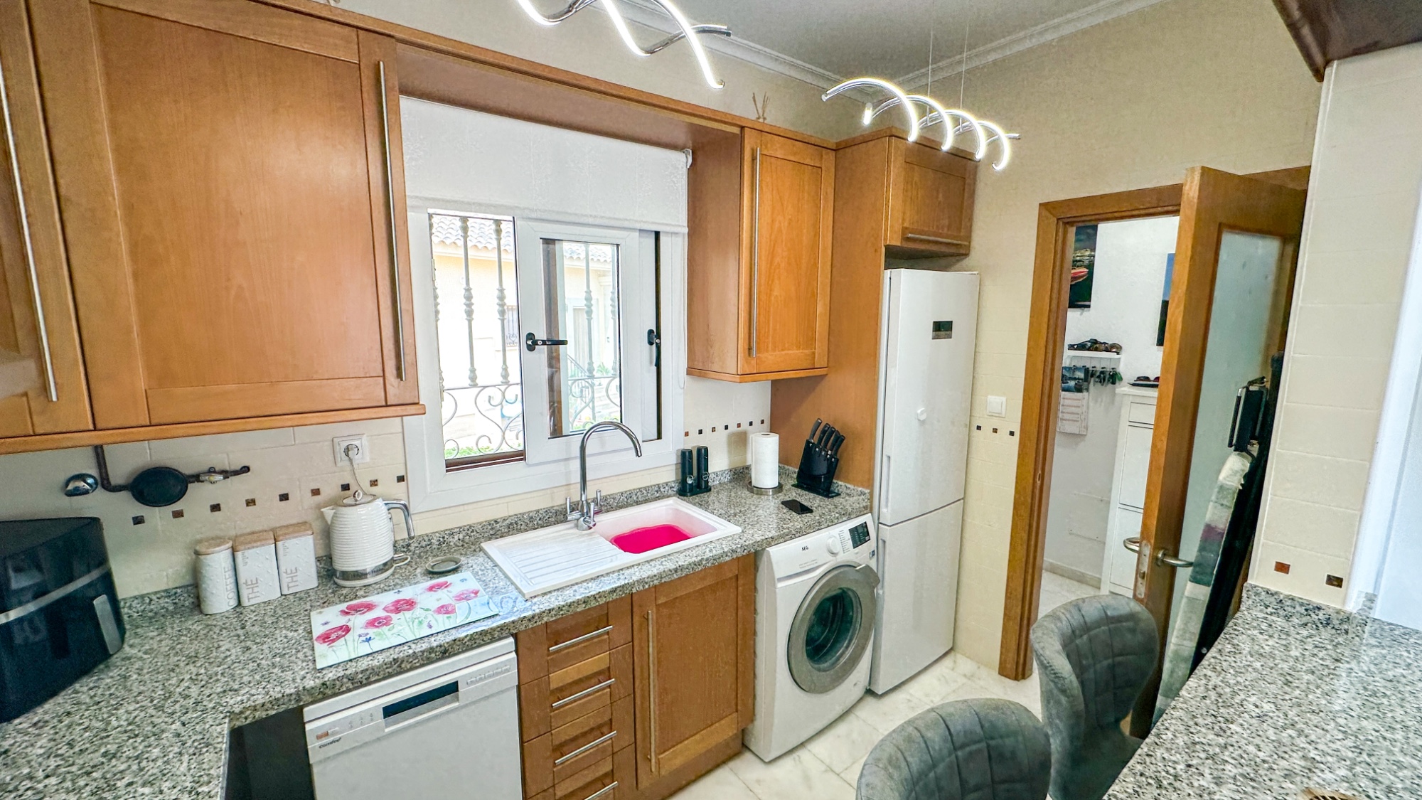 Stunning single-level 2-bedroom, 2-bathroom townhouse on La Finca Golf, built in 2011