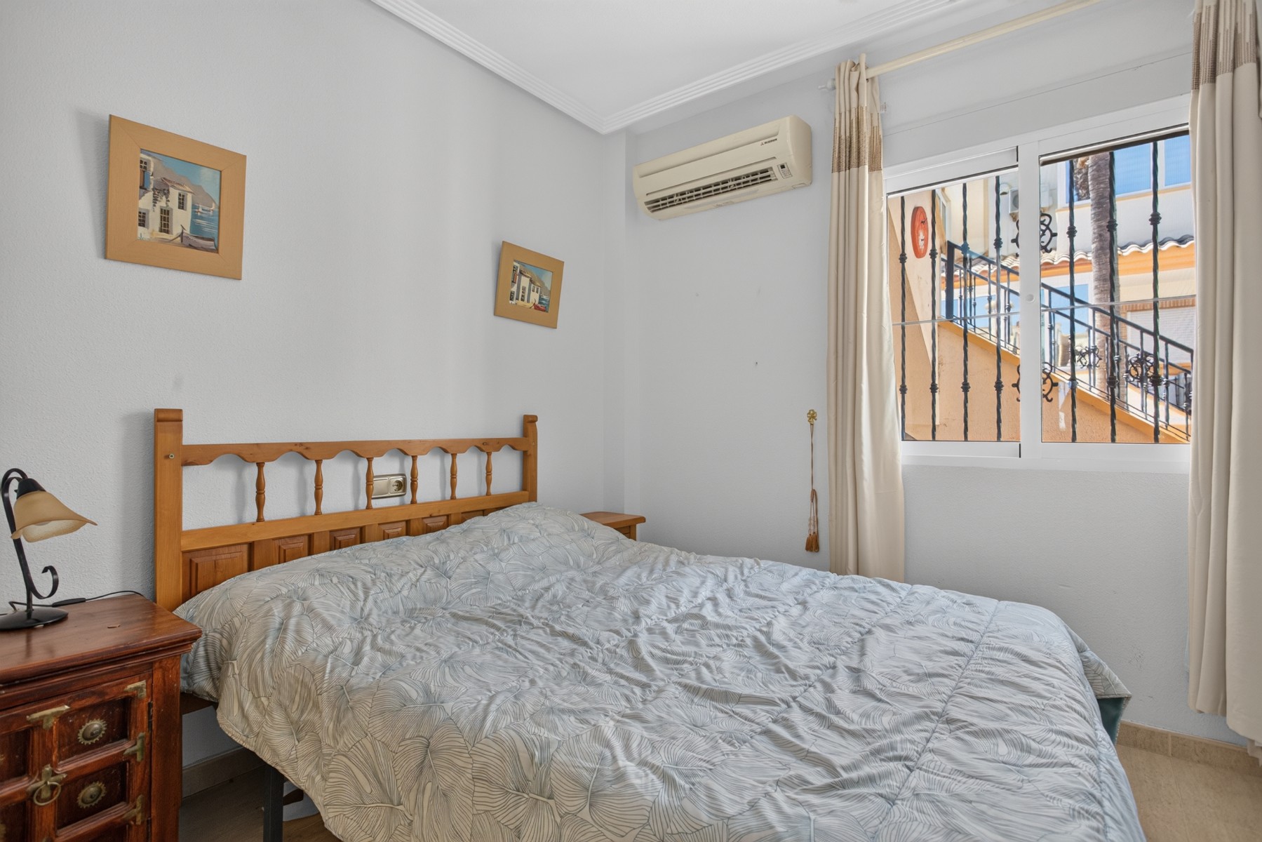 Bedroom in villa for sale in Orihuela Costa