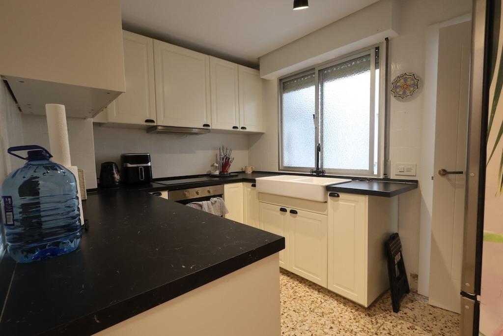 Spacious flat with a gross floor area of 104 m2 and a net floor area of 99 m2, situated in one of the most central areas of Torrevieja