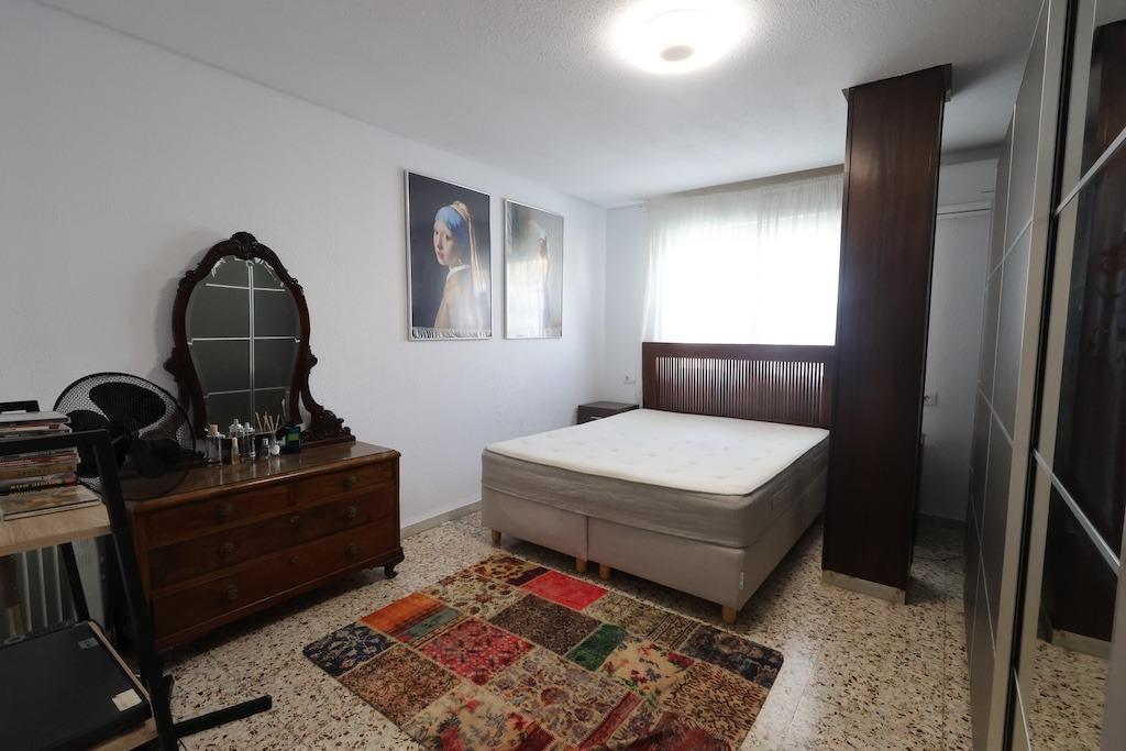 Spacious flat with a gross floor area of 104 m2 and a net floor area of 99 m2, situated in one of the most central areas of Torrevieja