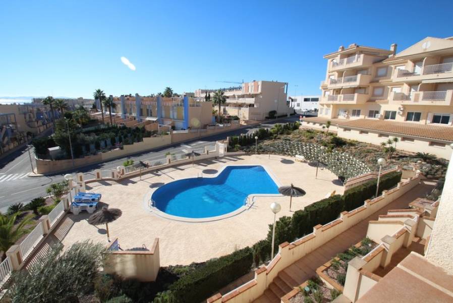 Penthouse in Dehesa de Campoamor with a private 112 m2 solarium and spectacular views of the sea