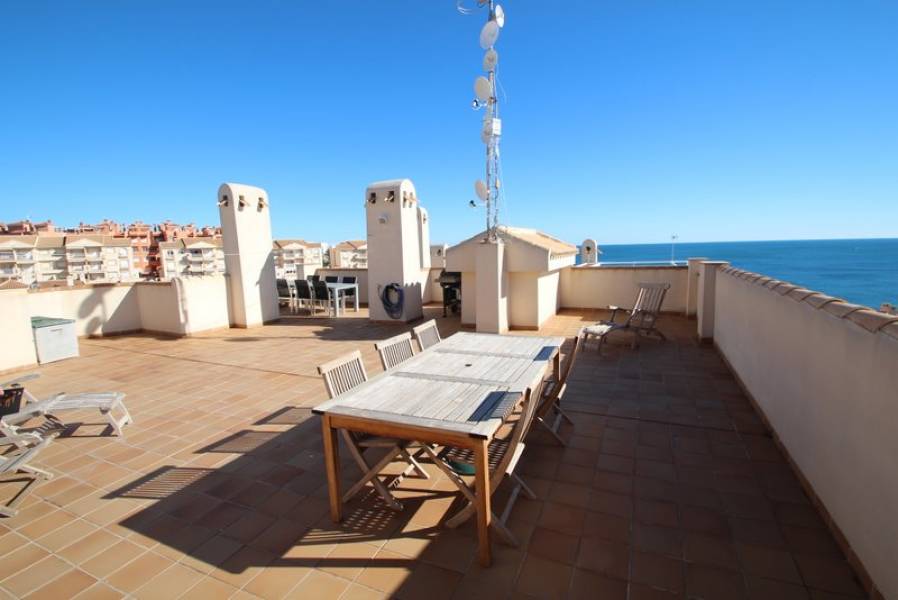 Penthouse in Dehesa de Campoamor with a private 112 m2 solarium and spectacular views of the sea