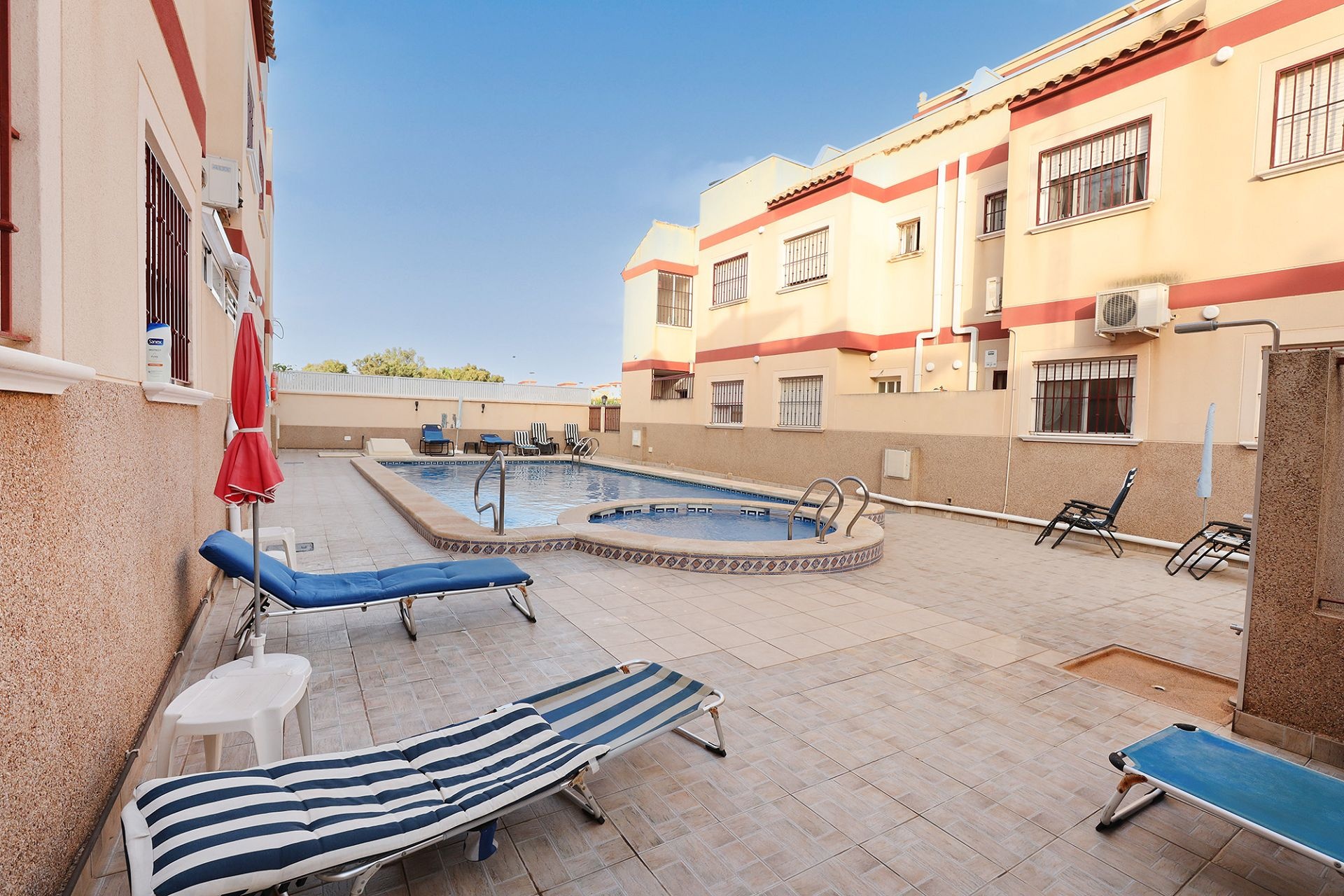 Garden in bungalow for sale in San Pedro del Pinatar