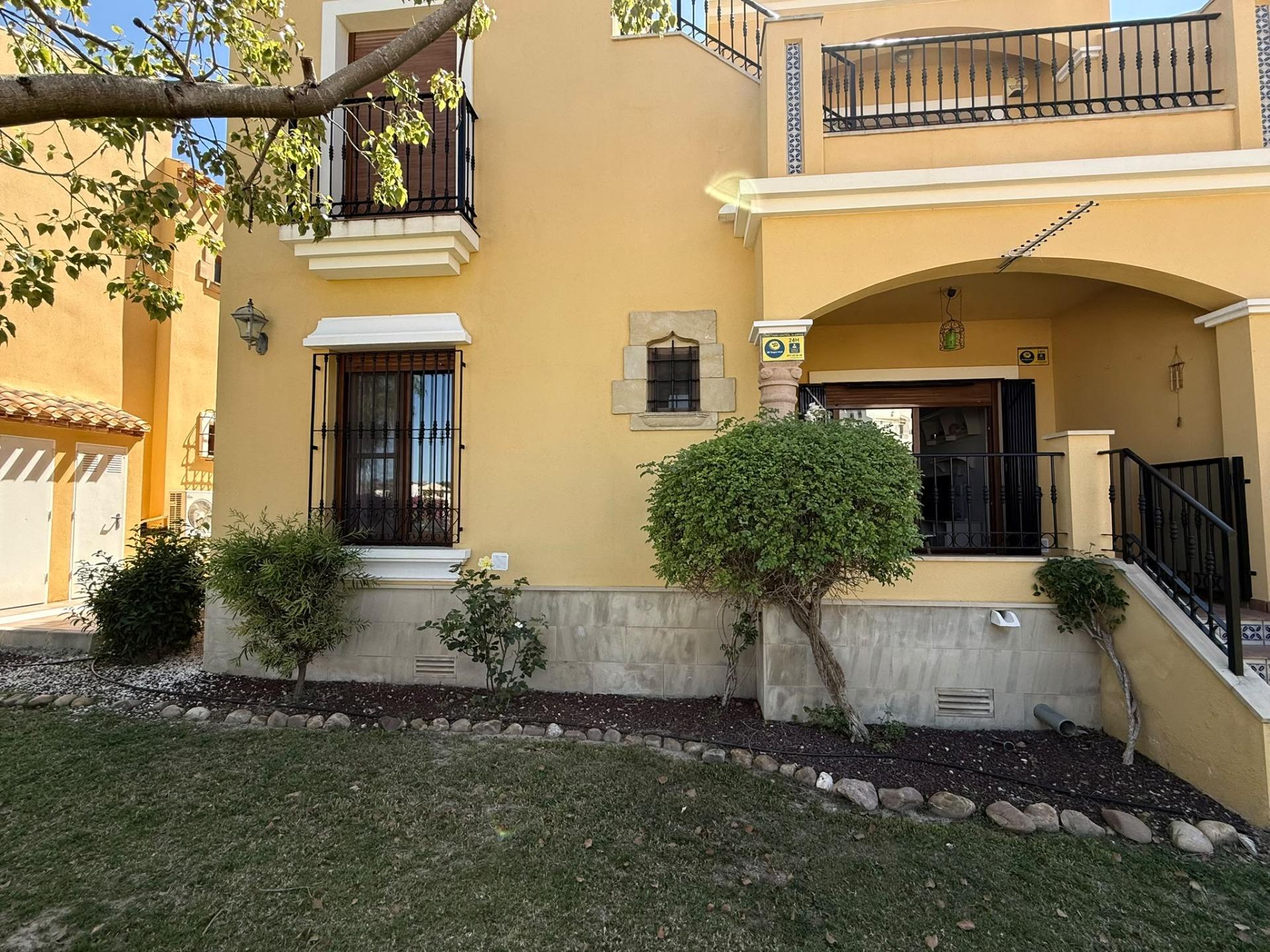 Situated right next to the Las Ramblas golf course, this single-storey bungalow is located in one of the most exclusive and peaceful residential areas of Orihuela Costa, surrounded by green spaces