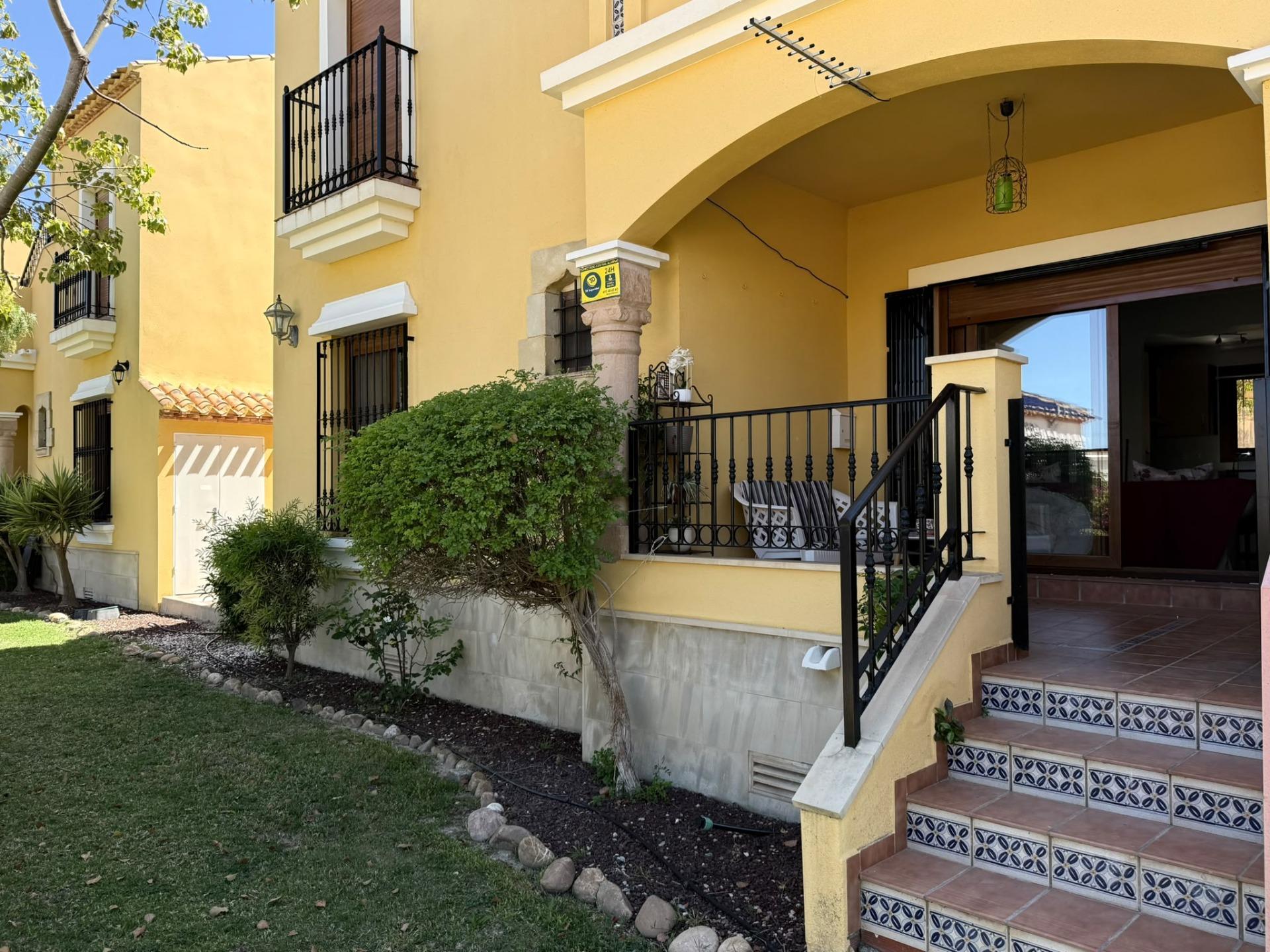 Situated right next to the Las Ramblas golf course, this single-storey bungalow is located in one of the most exclusive and peaceful residential areas of Orihuela Costa, surrounded by green spaces