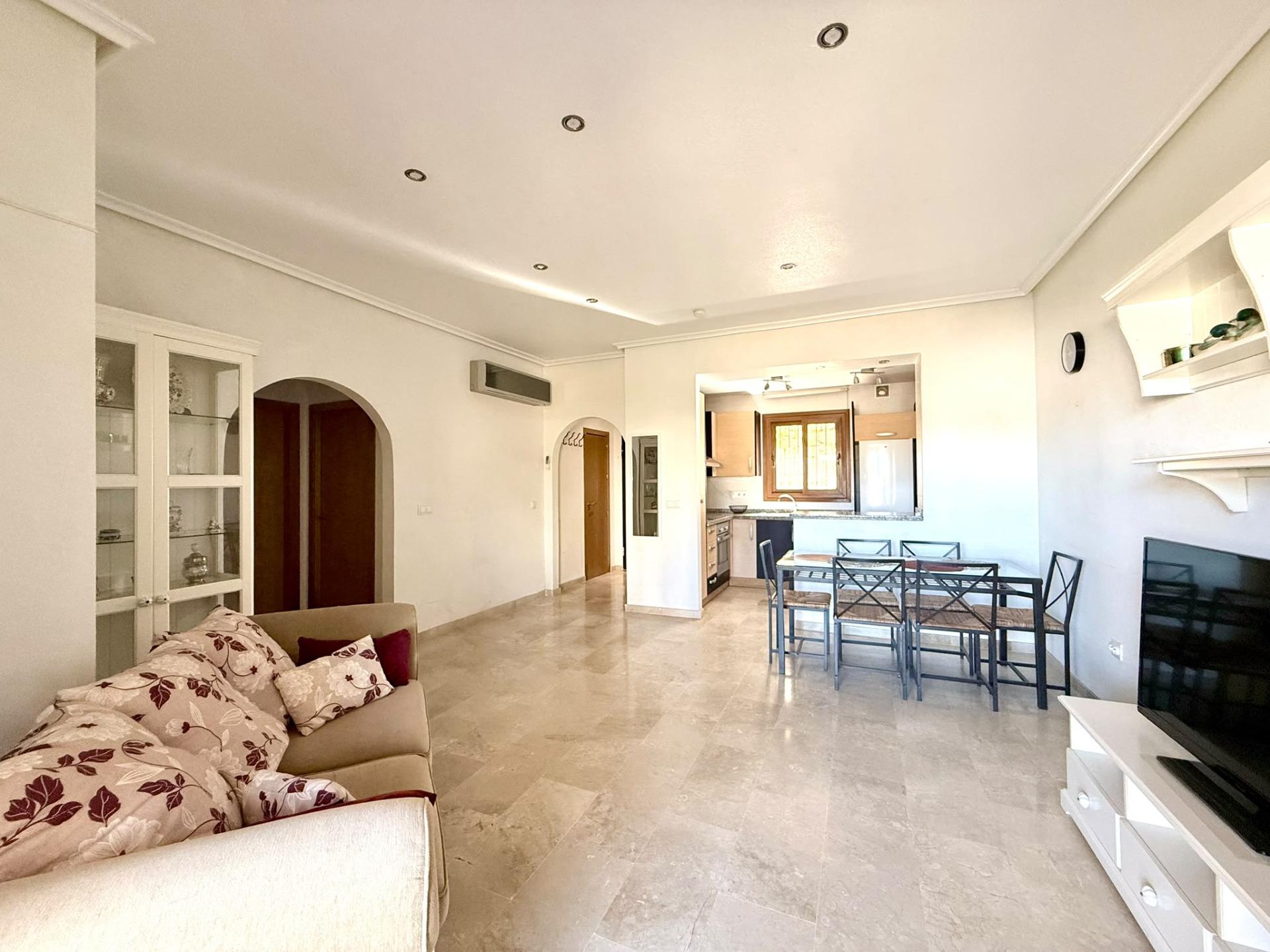 Situated right next to the Las Ramblas golf course, this single-storey bungalow is located in one of the most exclusive and peaceful residential areas of Orihuela Costa, surrounded by green spaces
