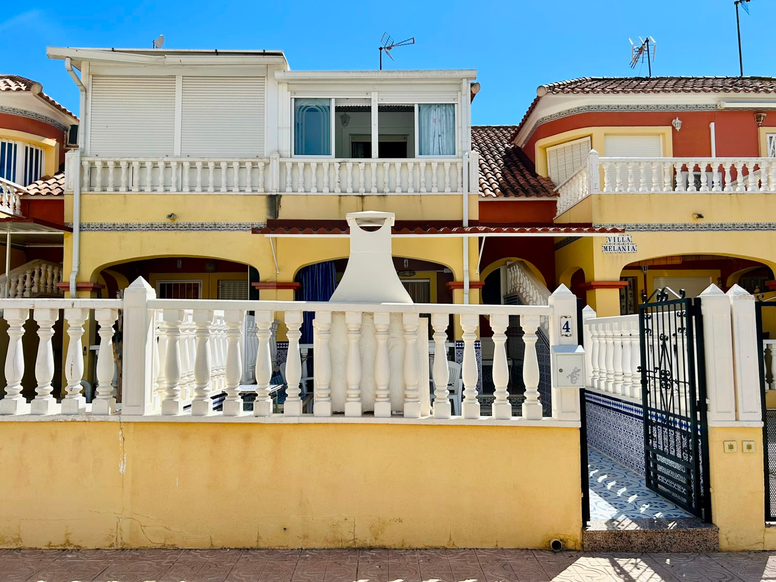 What if you could own a house in Torrevieja where the natural park is just 100 meters away… and where every day begins with the sound of birdsong