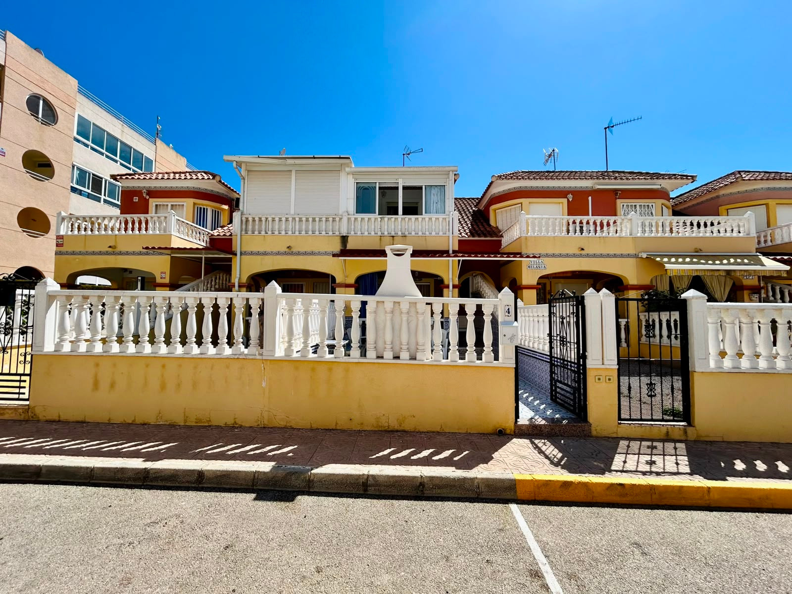 What if you could own a house in Torrevieja where the natural park is just 100 meters away… and where every day begins with the sound of birdsong