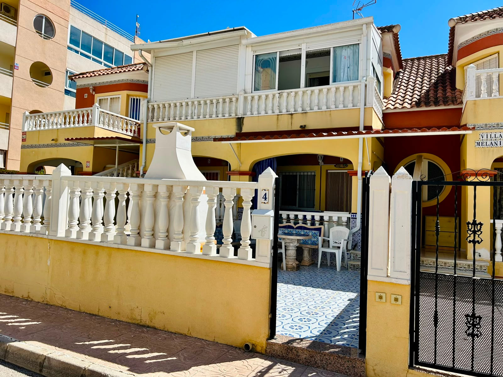 What if you could own a house in Torrevieja where the natural park is just 100 meters away… and where every day begins with the sound of birdsong