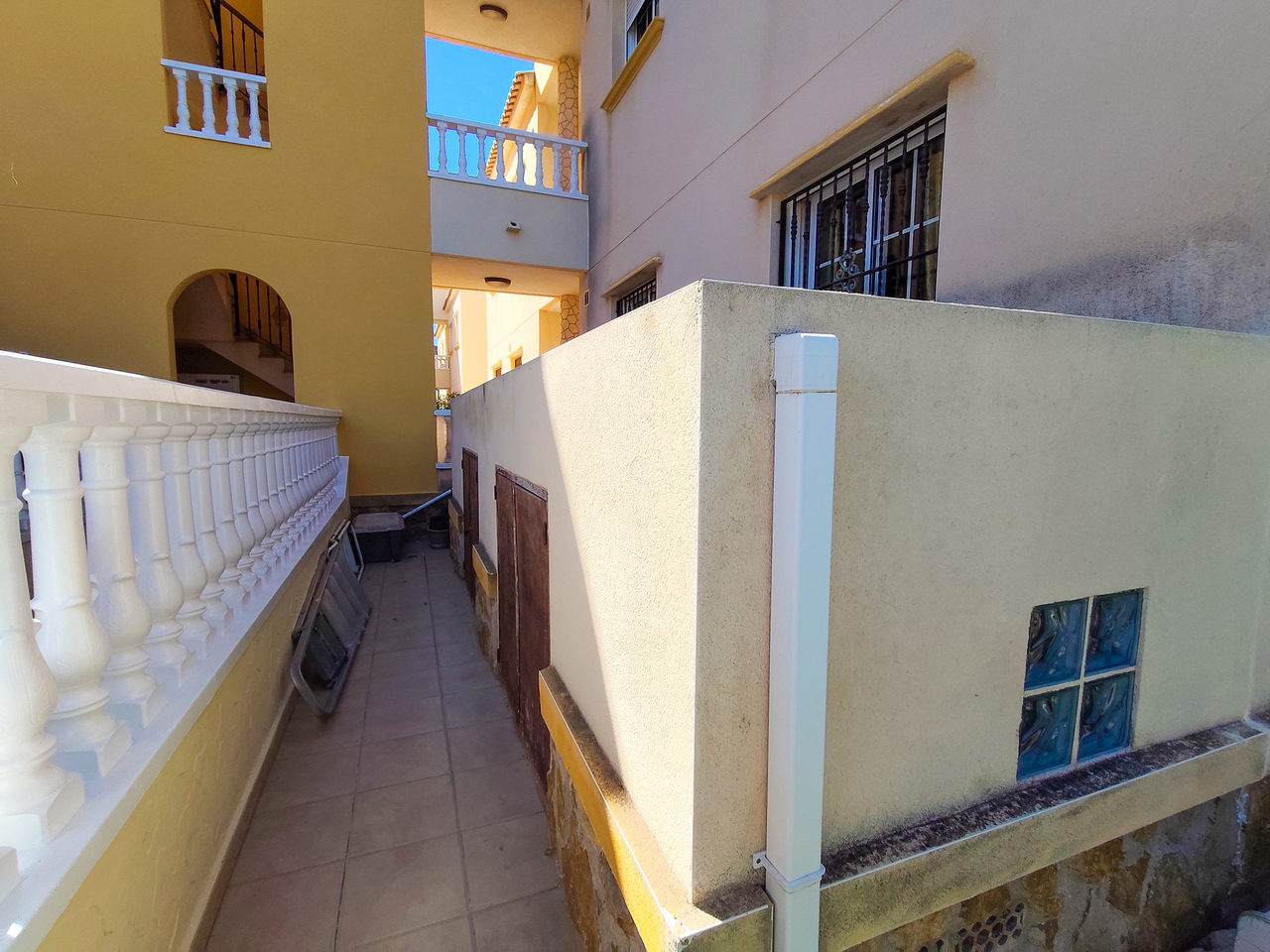 Bedroom in apartment for sale in Cabo Roig