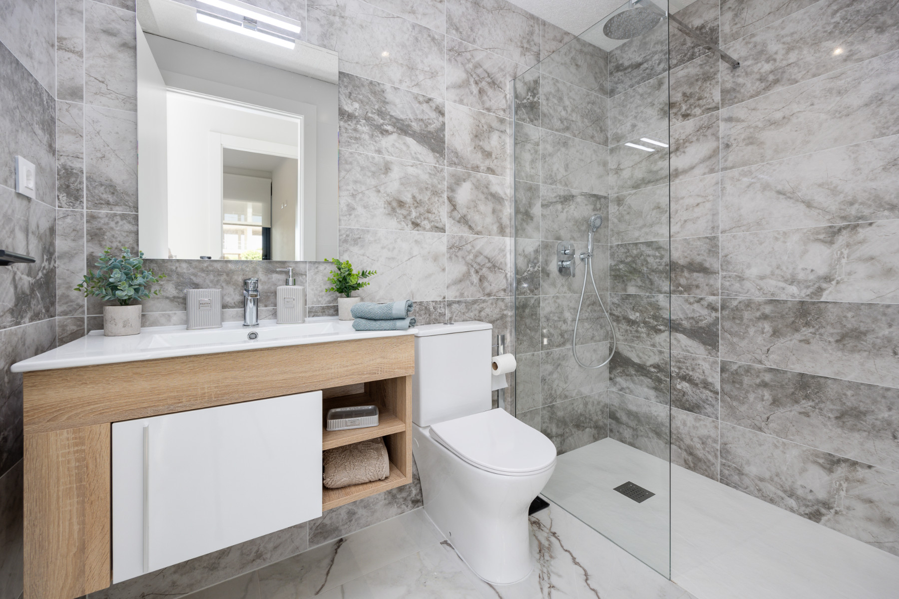 Bathroom in apartment for sale in San Miguel de Salinas