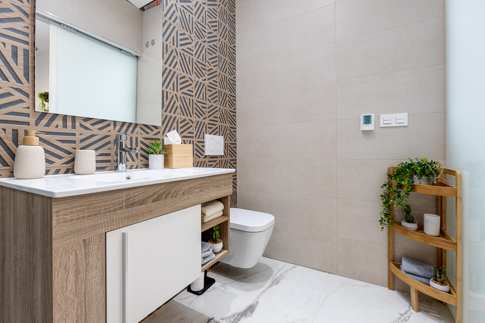 Bathroom in apartment for sale in Elche