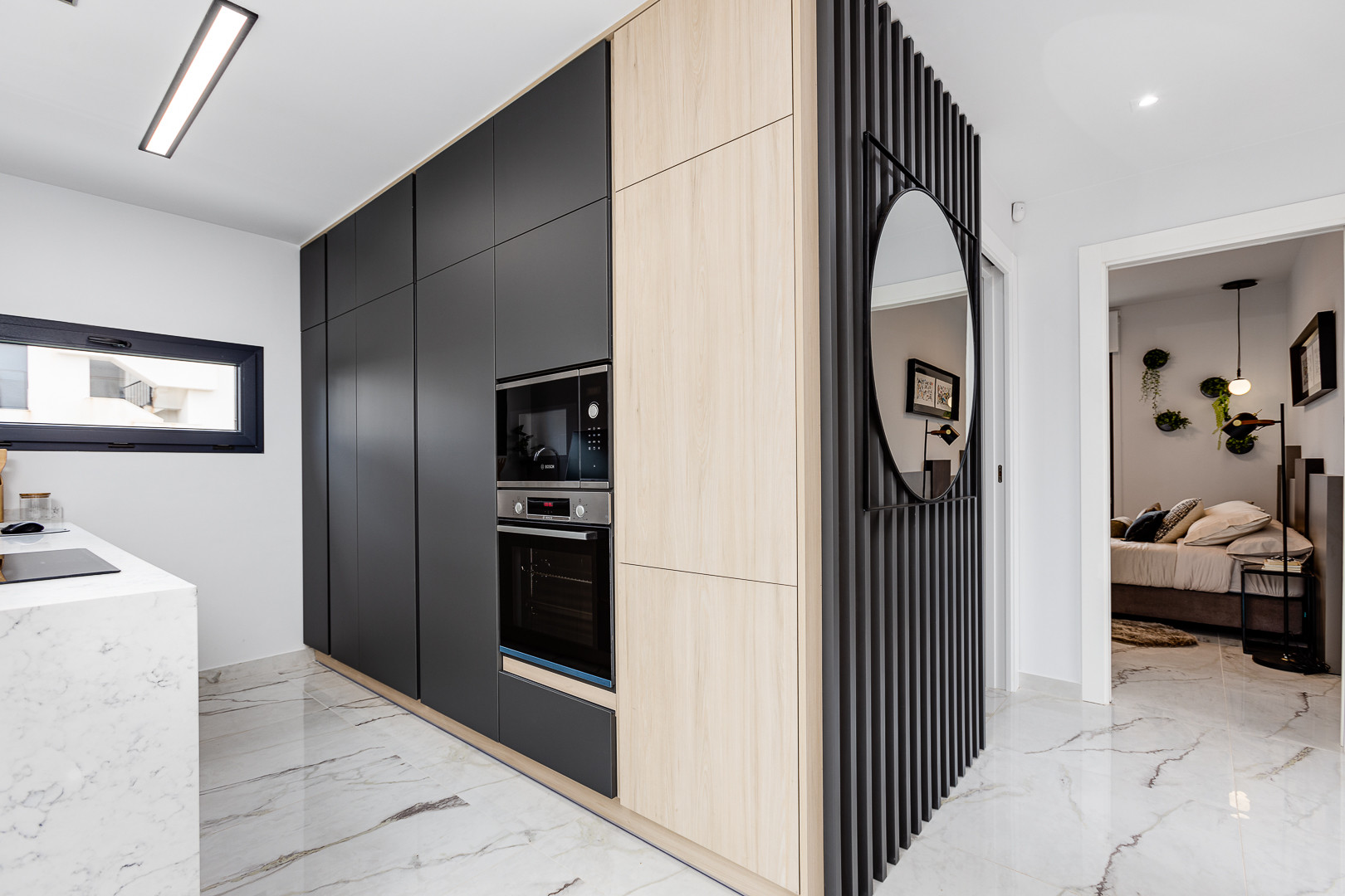 Discover La Hoya by Duly, an exclusive new residential development featuring 120 modern apartments with 2 bedrooms and 2 bathrooms, spacious terraces, and penthouses with private solariums