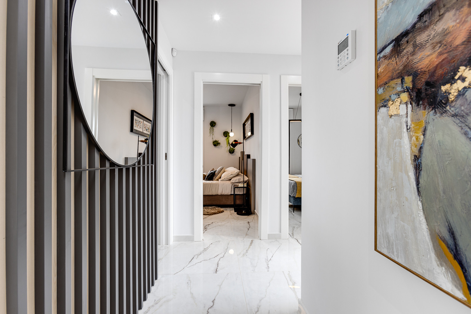 Discover La Hoya by Duly, an exclusive new residential development featuring 120 modern apartments with 2 bedrooms and 2 bathrooms, spacious terraces, and penthouses with private solariums