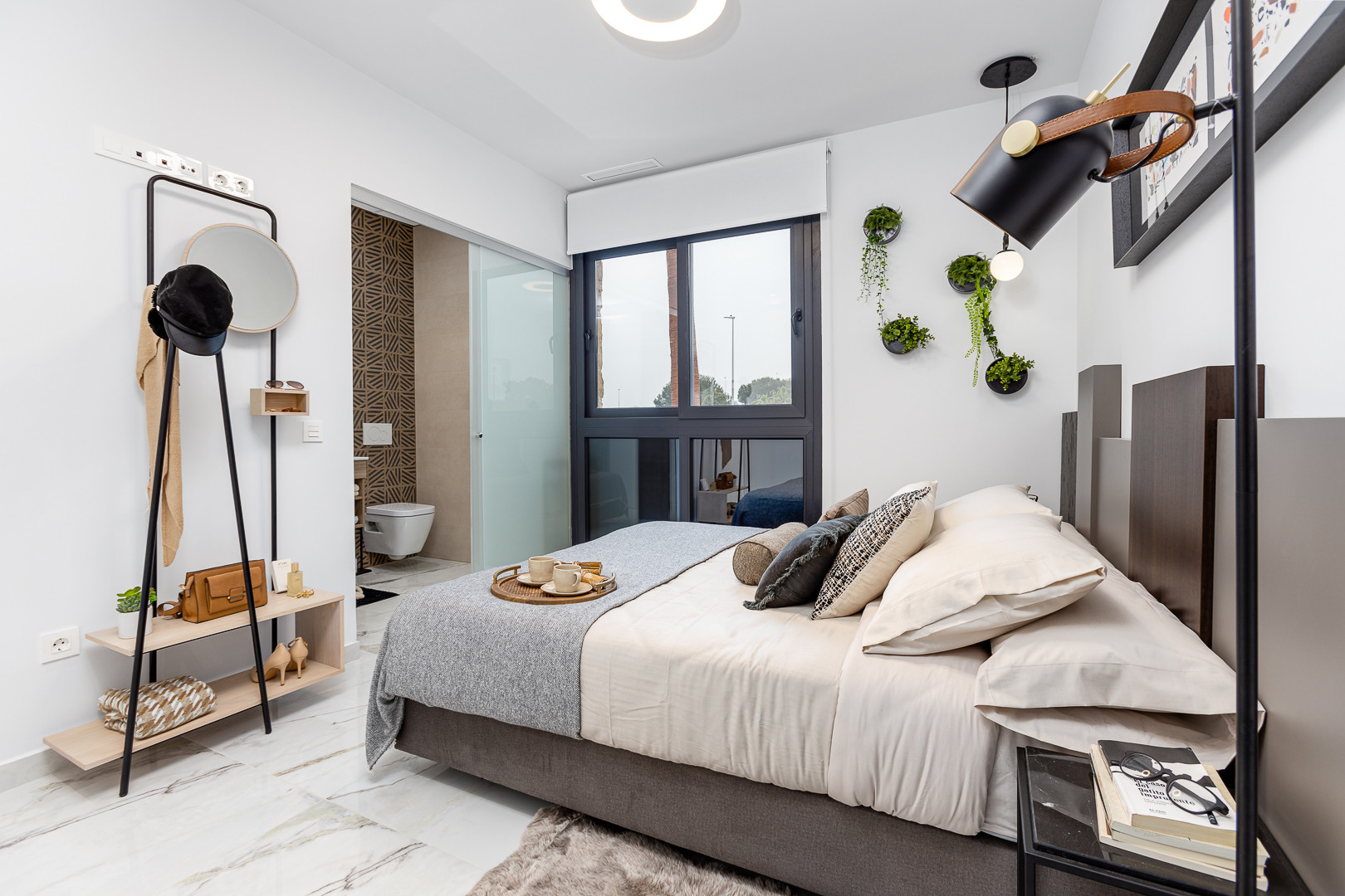 Bedroom in apartment for sale in Elche