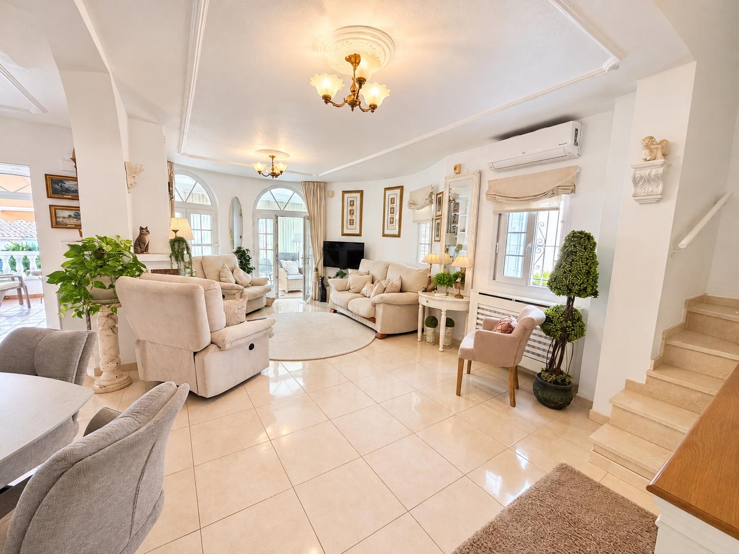 Master bedroom in villa for sale in Orihuela Costa